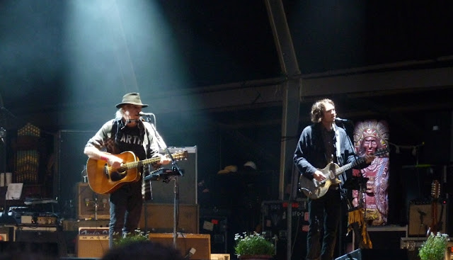 NEIL YOUNG (crónica concierto Poble Espanyol, Barcelona) 3