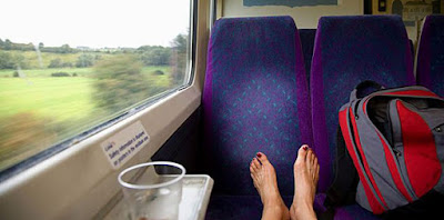 bersantai di kereta relax on the train bunglonstia.blogspot.com