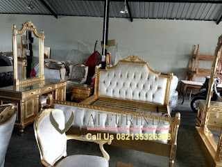 Tempat tidur ukir klasik cat duco gold jati mewah jepara-mebel classic furniture-Jual mebel jepara