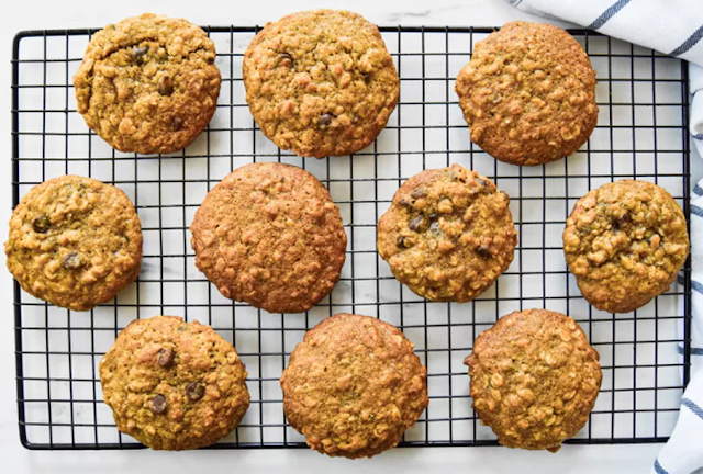 Delicious Oatmeal Banana Cookies Recipe with Chocolate Chips and Walnuts