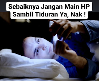 Sebaiknya Jangan Main HP Sambil Tiduran Ya Nak