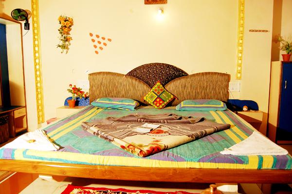 Hotel Utkarsh - Pachmarhi, Pachmarhi Hotel Booking, Hotel Utkarsh Pachmarhi Booking, Booking in Madhyapradesh, Utkarsh Hotel Booking, aksharonline.com, akshar infocom - 9427703236, 8000999660, pachmarhi tour operator, pachmarhi tour package, pachmarhi jeep safari booking