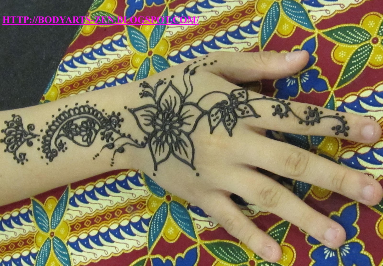 Gambar Terbaru Henna Batik Sayang Dilewatkan Teknik Menggambar