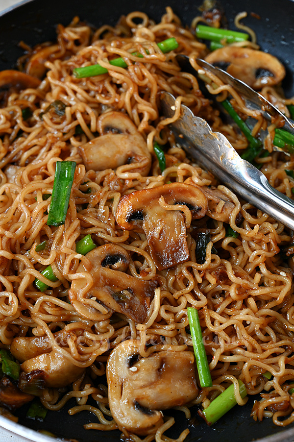 a pan with mushroom ramen with spring onion