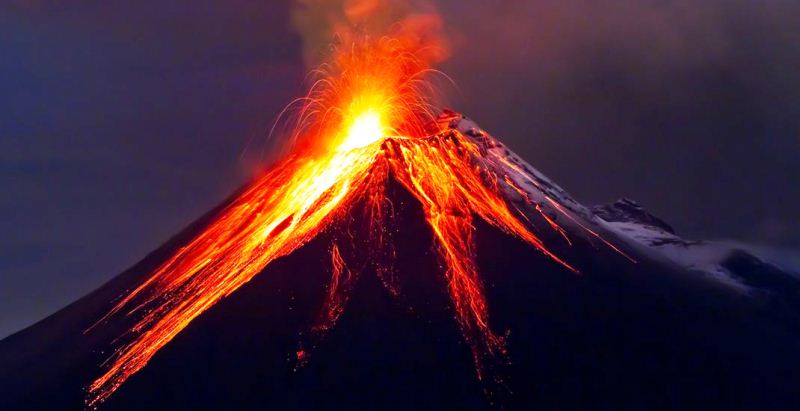Gunung Marapi Erupsi Setinggi 200 Meter di Atas Puncak