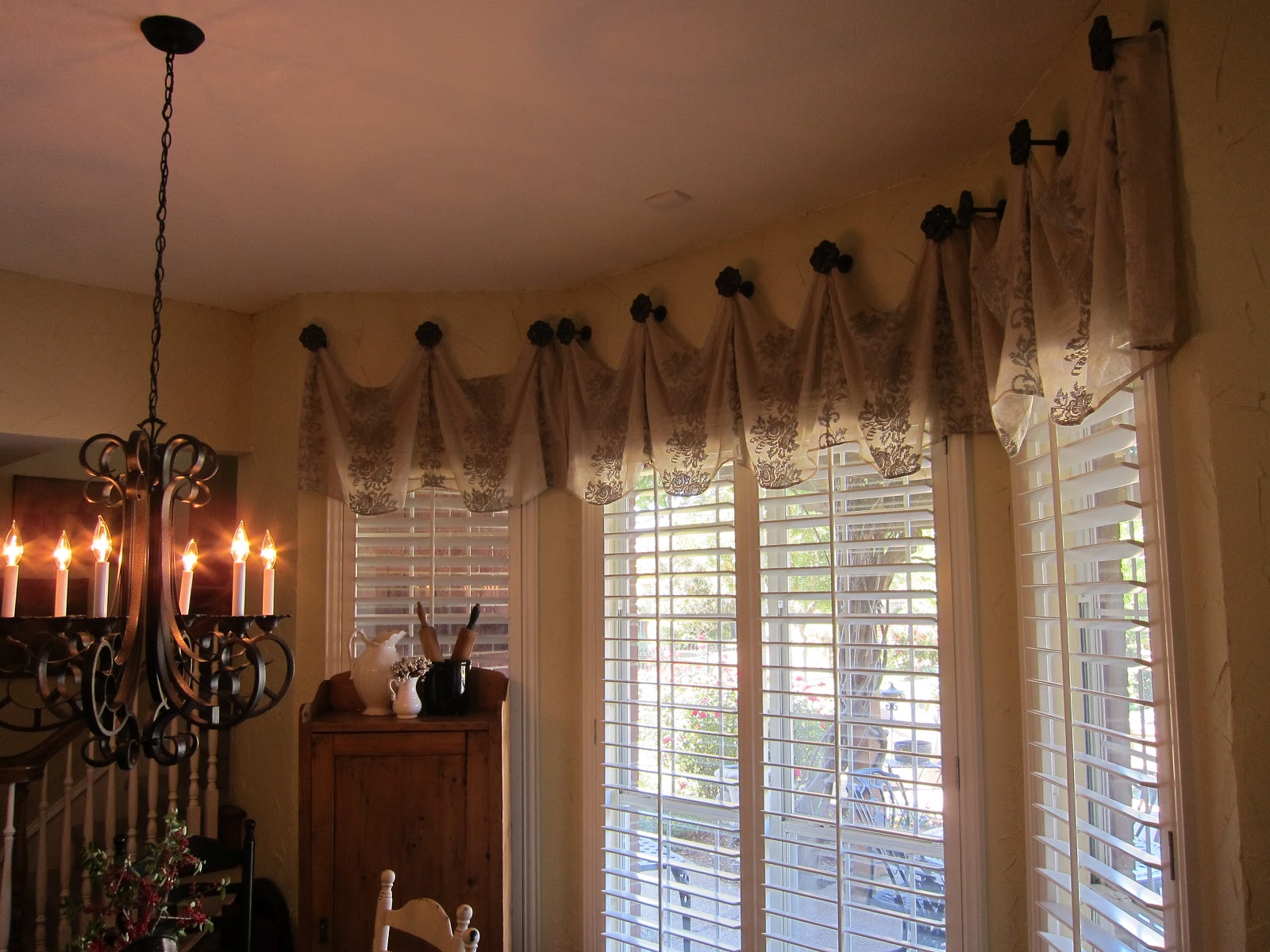 bathroom ideas country This is a great window treatment ideajust gives a touch of softness 