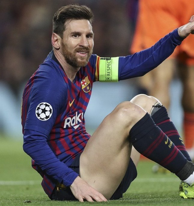 lionel messi abierto de piernas