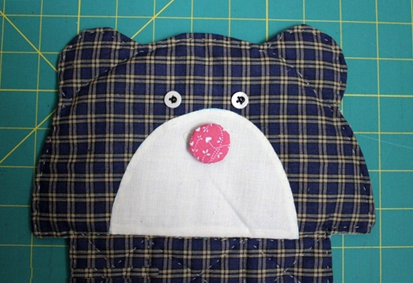 Japanese patchwork teddy bear quilt bag / zipper pouch sewing purse.