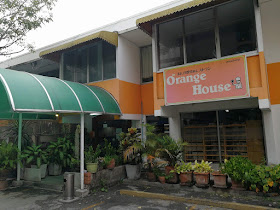 バンコクの漫画喫茶オレンジハウス