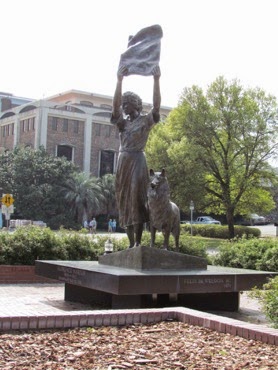WalkingDowntownSavannah-46-2015-03-21-07-47.jpg