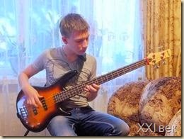 Басист-