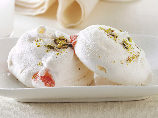 Rosewater and turkish delight meringues in a platter