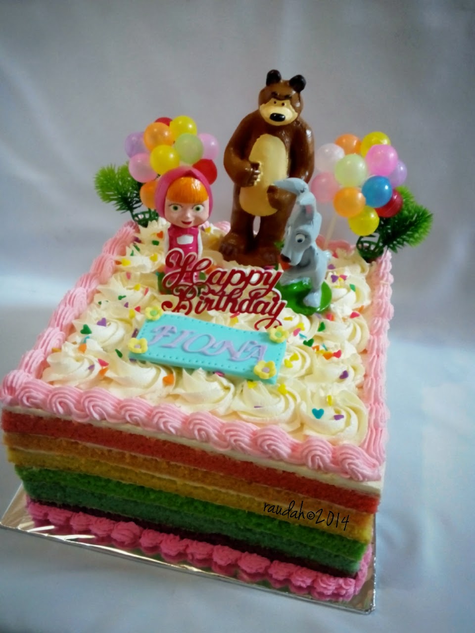 DAPUR CAKE DAN COOKIES: MASHA AND THE BEAR RAINBOW CAKE