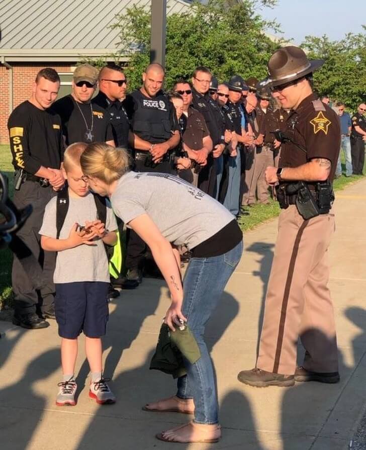 20 Times Police Officers Showed Their Kindness