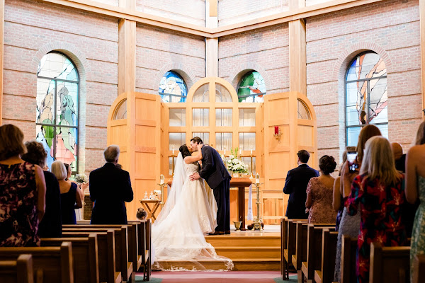 Annapolis Wedding at Michael's on the South River photographed by Heather Ryan Photography