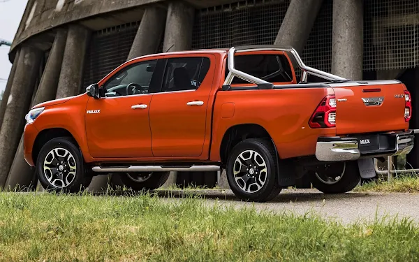 Nova Toyota Hilux 2021 chega ao Brasil este ano - fotos