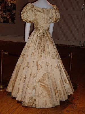 victorian clothing. Victorian Clothing: Fabrics of