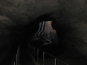 entrance to mammoth cave, tour, guide, air, dark