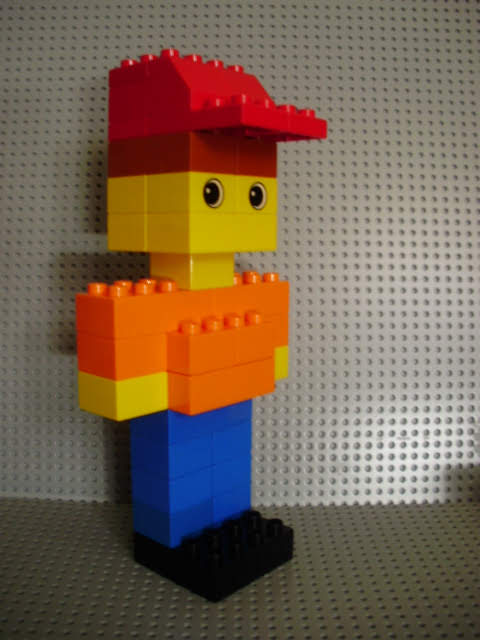 MOC LEGO Duplo Rapaz de boné vermelho