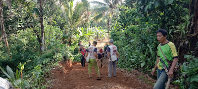 Antisipasi Musim Hujan dan Angin Kencang, Warga Desa Sumbertani Gotong Royong.