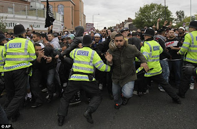 London Attack on Goes Sour As Muslims In London Attack Sioe Demonstrators