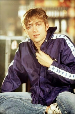 damon albarn shoes, how to dress like damon albarn,damon albarn style, damon albarn fashion, how to dress britpop, how to dress 90s fashion pop, 90s style damon albarn