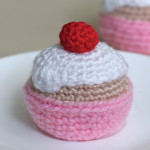 https://translate.googleusercontent.com/translate_c?depth=1&hl=es&prev=search&rurl=translate.google.es&sl=en&sp=nmt4&u=https://helloyellowyarn.com/2015/01/15/crocheted-cupcake-free-pattern/&usg=ALkJrhiSAFAgE2otXxdbp3GqZrhMeYFrHw