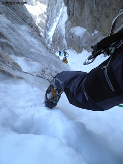 Escalada del corredor norte del Friero con guia de alta montaña , guiasdelpicu.com, Fernando Calvo