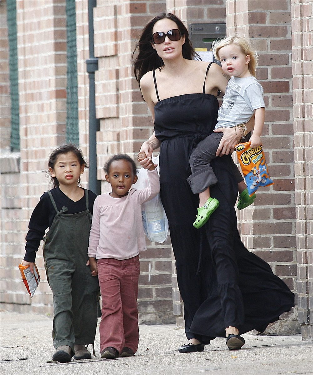 Angelina Jolie with her kids - Ye Kya Chutiyapa Hai