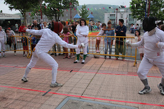 Exhibición de esgrima en las fiestas de Llano