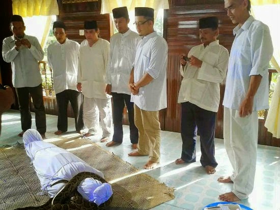 Gambar Jenazah Bertukar Rupa Menjadi Hitam dan Dibelit 