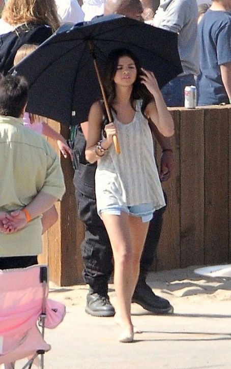 selena gomez beach pictures. selena gomez who says video