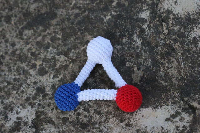 Molecule triangle Rattle, scientific crochet rattle baby toy, hand crocheted, Red Blue White