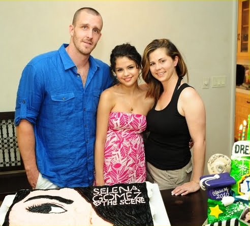 Selena Gomez  on Selena Gomez Smiles With Her Mom Mandy Step Dad Brian Infront Of Her