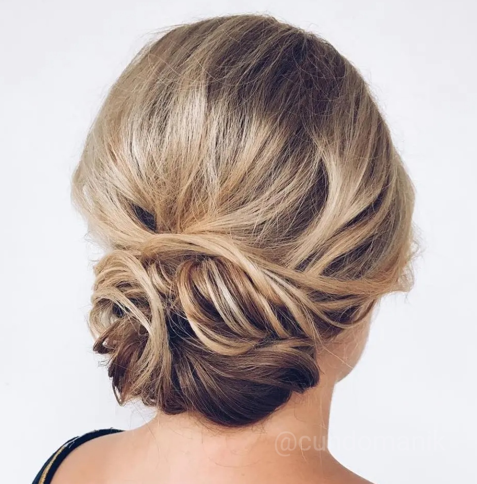 Trendy Updos For Medium-Length Hair You Can Try in 2022, All kinds of women's hair curls