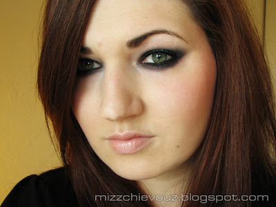 Source url:http://cosmetics-zone.blogspot.com/2010/01/emo-and-goth-makeup-