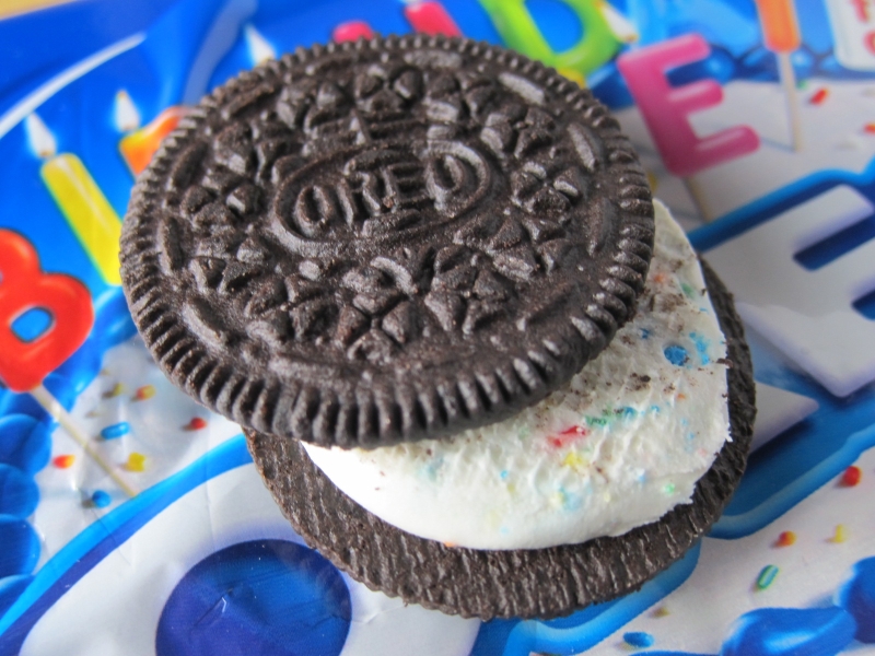 birthday cake oreos