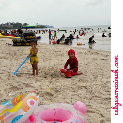 pantai teluk kemang, dhia zahra, anak mandi di pantai, teluk kemang port dickson, mandi pantai di port dickson