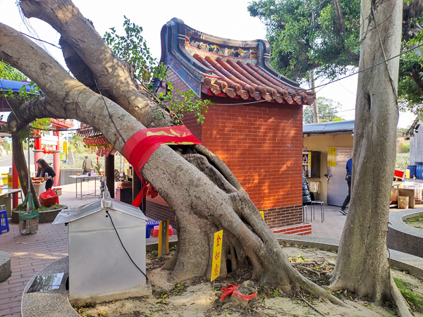 彰化芬園福榕宮泡麵土地公，139線大竹村土地公請吃泡麵