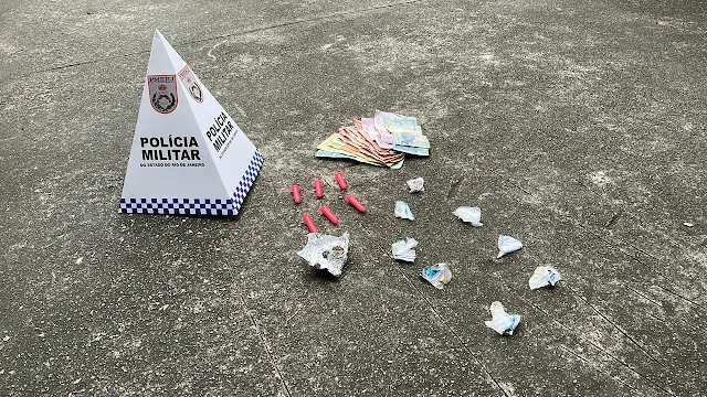 Homem e menores são flagrados com drogas em Itatiaia