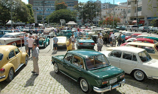  Público aprecia raridades originais e modificadas no 12º Encontro de Veículos Antigos