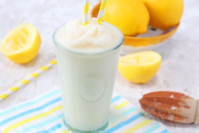 Frosted Lemonade #lemonadae #drink #smoothie #cocktail #summer