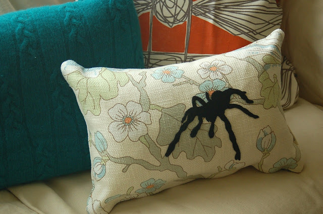 really love these upcycled sweater pillows from Eristotle . Wouldn't ...