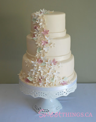  simple and elegant wedding cakes with handmade sugarpaste flowers