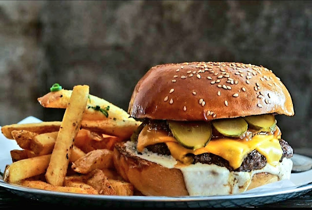 مطعم Peak Burger & Street Food أفضل مطاعم البرجر في إسطنبول