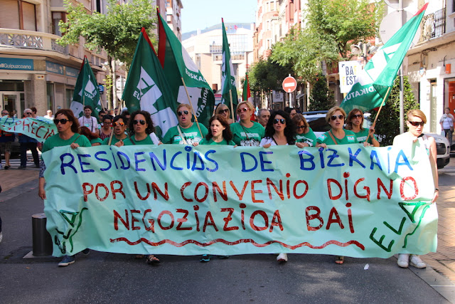 Trabajadoras de residencias, en una manifestación de ELA en Barakaldo