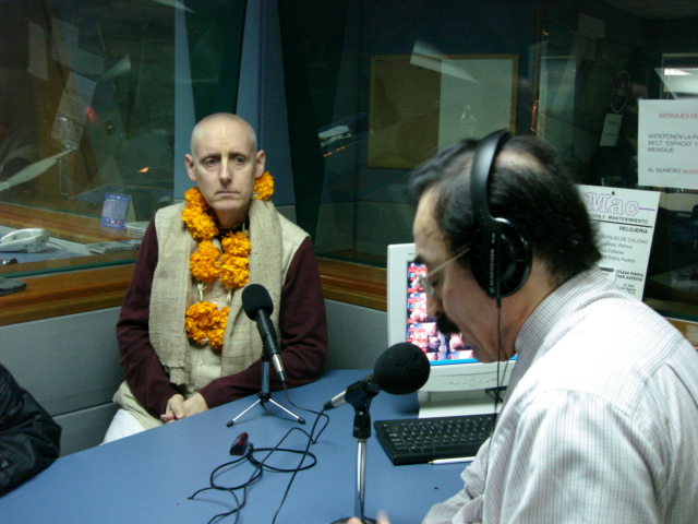 Sankarshan Das on the "Cafe Politico" talk show, Mexico