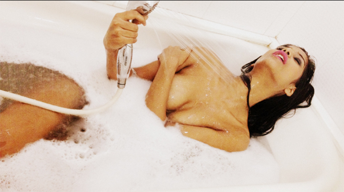 poonam pandey spicy bath room glamour  images