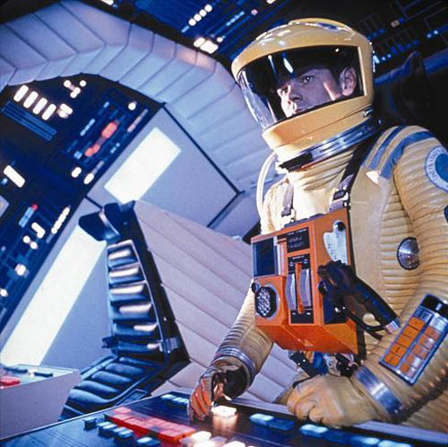 坂井直樹の デザインの深読み スタンリー キューブリックが1968年に作った 01年宇宙の旅 という映画と 1968年 とは どんな時代だったのか