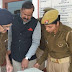 गाजीपुर: ओवरलोड जांचने बिहार सीमा पहुंचे डीएम व एसपी